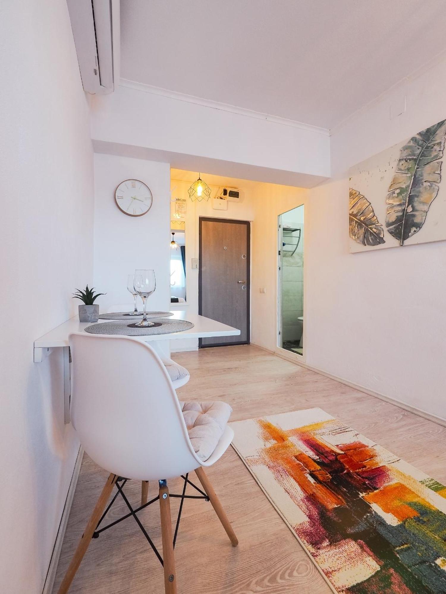 - Central, Cozy & Self Check-in